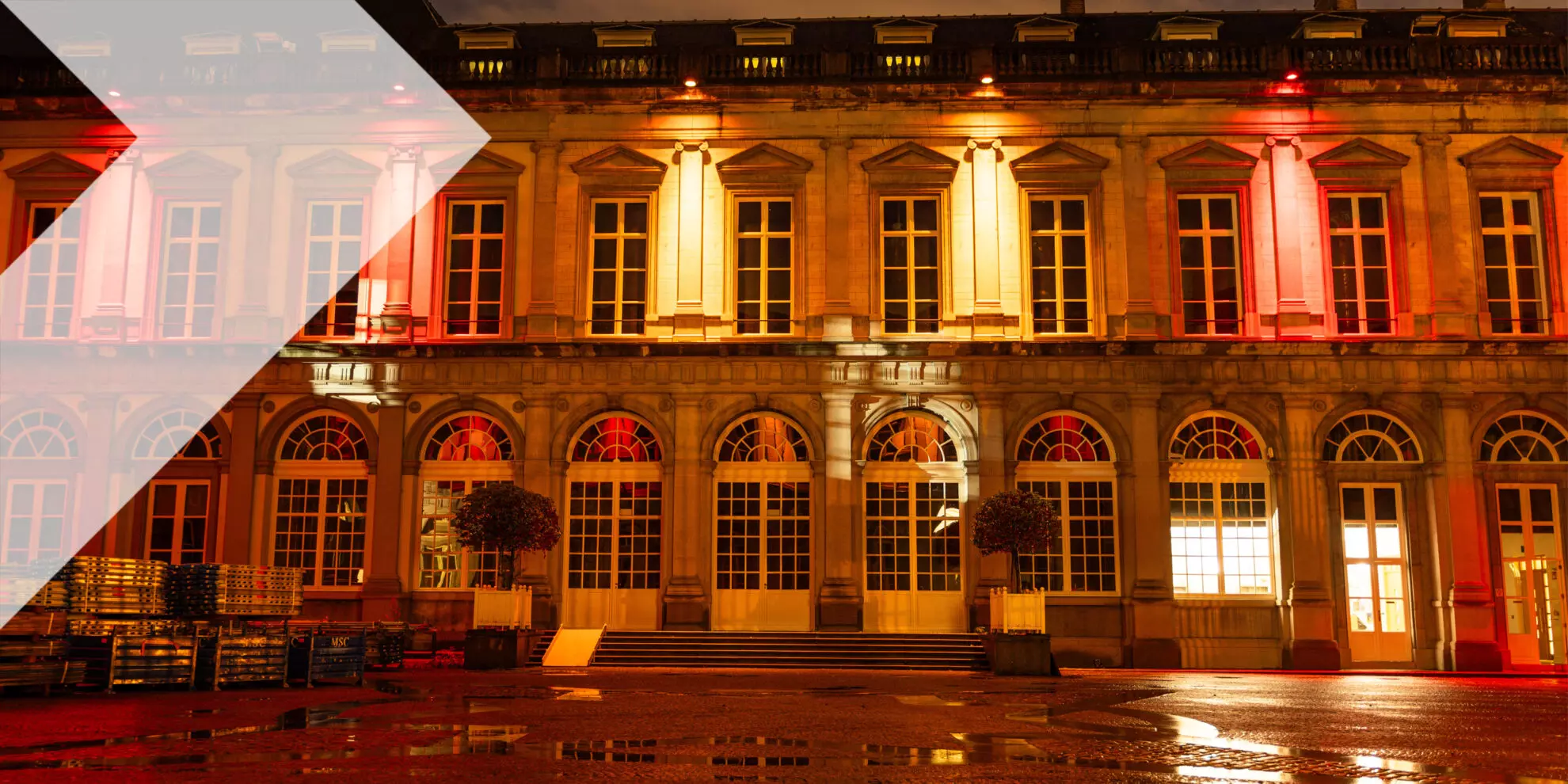 Armamast verlicht het Egmontpaleis in Brussel